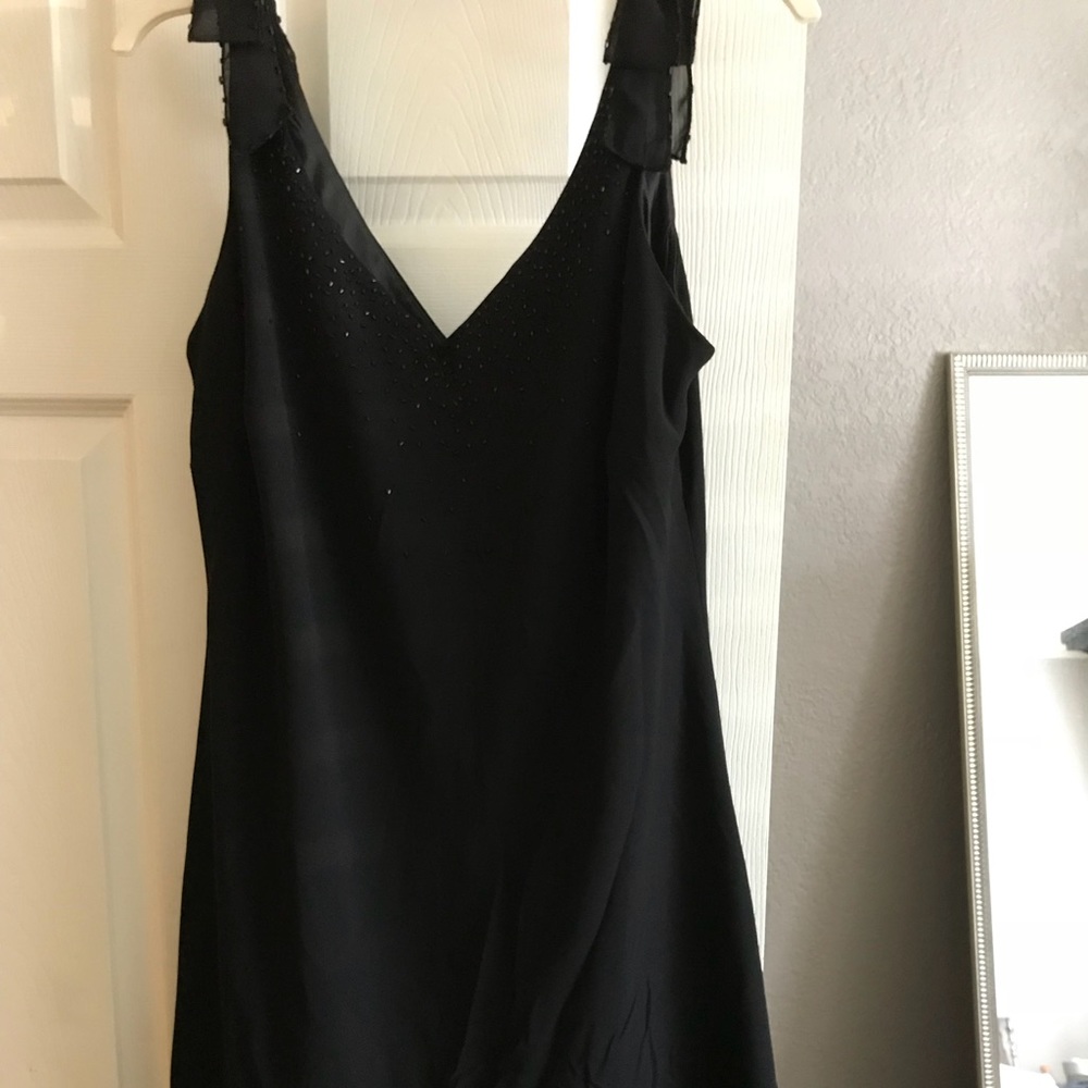 Dresses - Picture 2 of 6